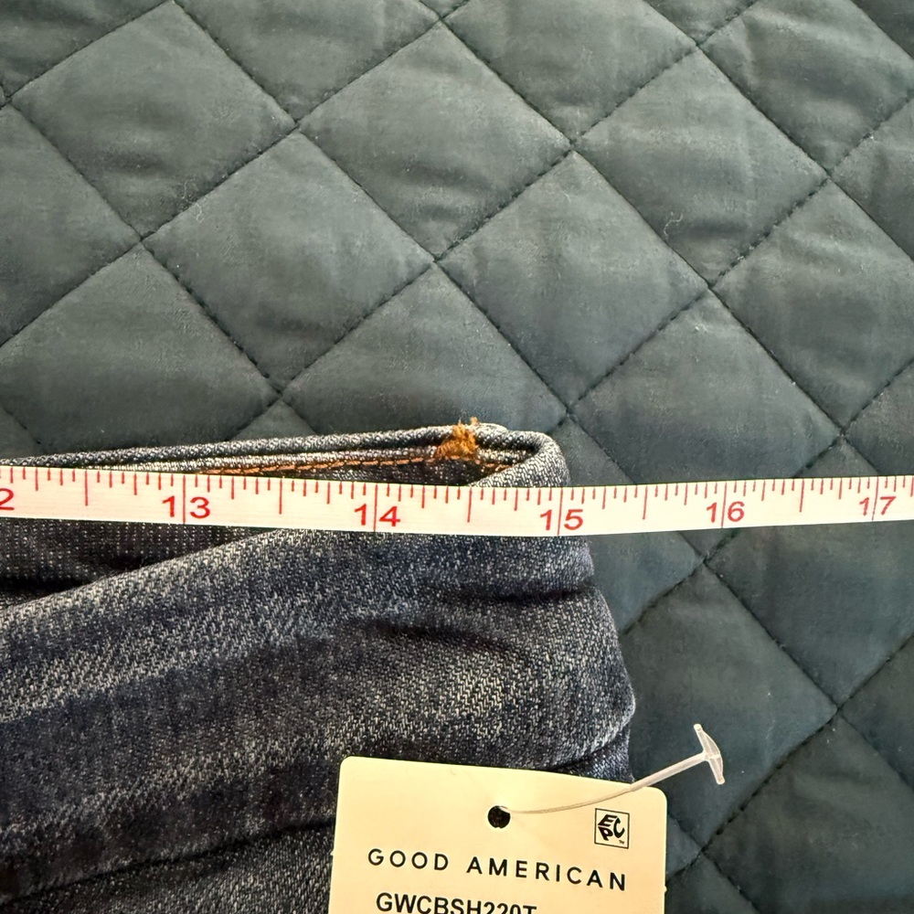 Good American Jeans - Picture 3 of 7